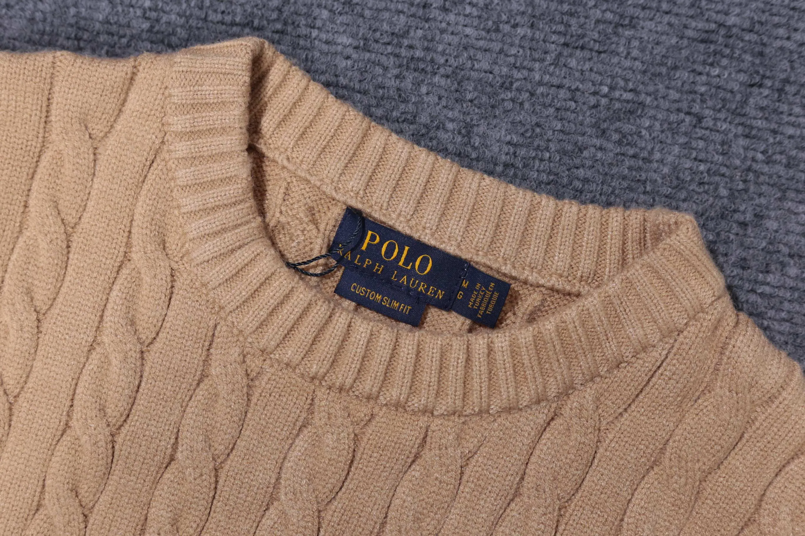 P260 Style No. D05) The top version on the market in 2025 Ralph Lauren #ootddailywear #Autumn and winter sweater #Knitted sweater outfit #ralph lauren sweater #Can be worn by both men and women [Star R] Finally waited until the Ralph men’s twist crew neck sweater is finally here! The most popular sweater is a limited edition every year. There won’t be many styles in the store! Ralph Lauren Men's Round Neck Sweater [Fire R] has a really nice shape. It can be worn alone or as a jacket. It can also be worn inside or worn with a shirt~100% pure cotton #Practical Wear. Colors: off-white, navy blue, khaki, gray, sizes S to XL